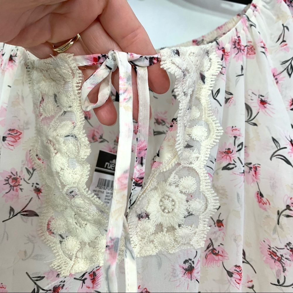 Rue 21 Women's Cream Pink Floral Lace Elbow Sleeve Sheer Blouse - NWT - Picture 3 of 8